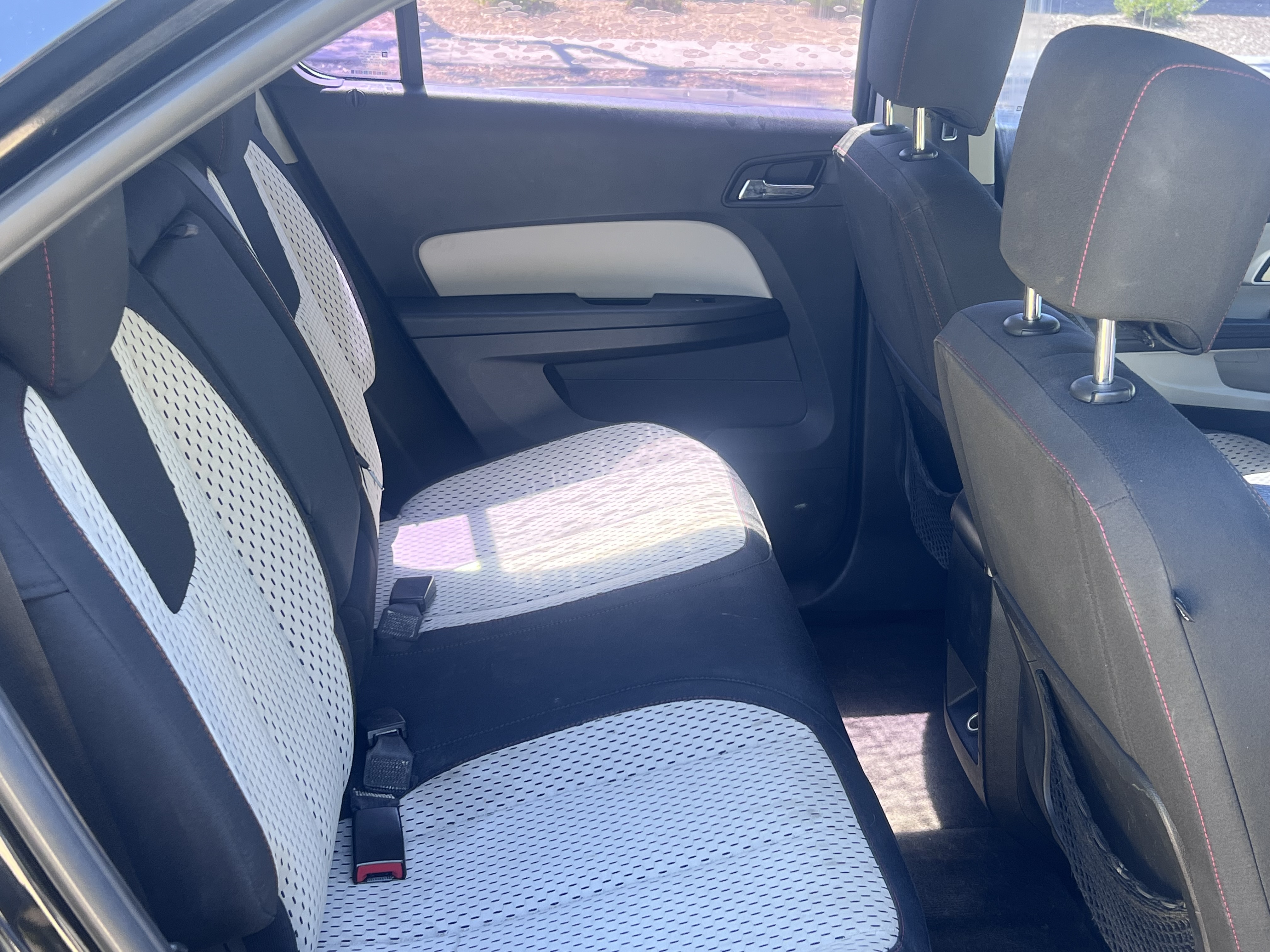 Used 2011 Chevrolet Equinox LS w/ Bluetooth Package FWD image 9