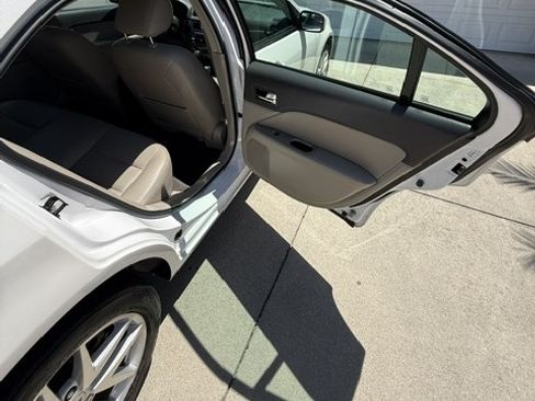 Used 2011 Ford Fusion SEL FWD image 15