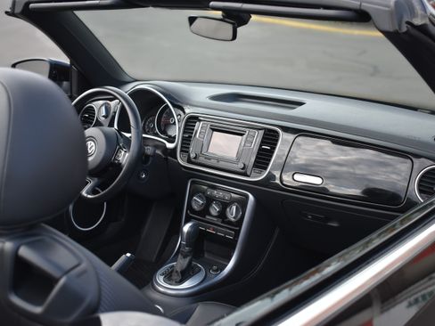 Used 2017 Volkswagen Beetle 1.8T S image 13