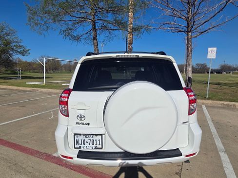 Used 2012 Toyota RAV4 Sport Utility 4D w/ Upgrade Value Pkg image 4