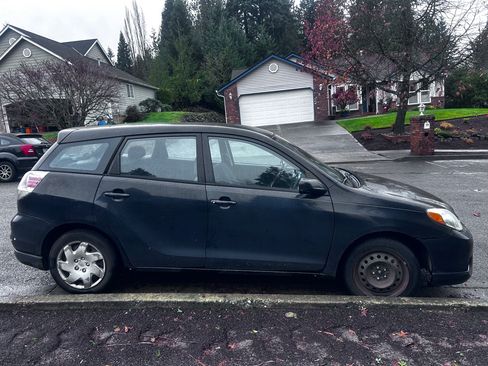 Used 2005 Toyota Matrix XR image 2