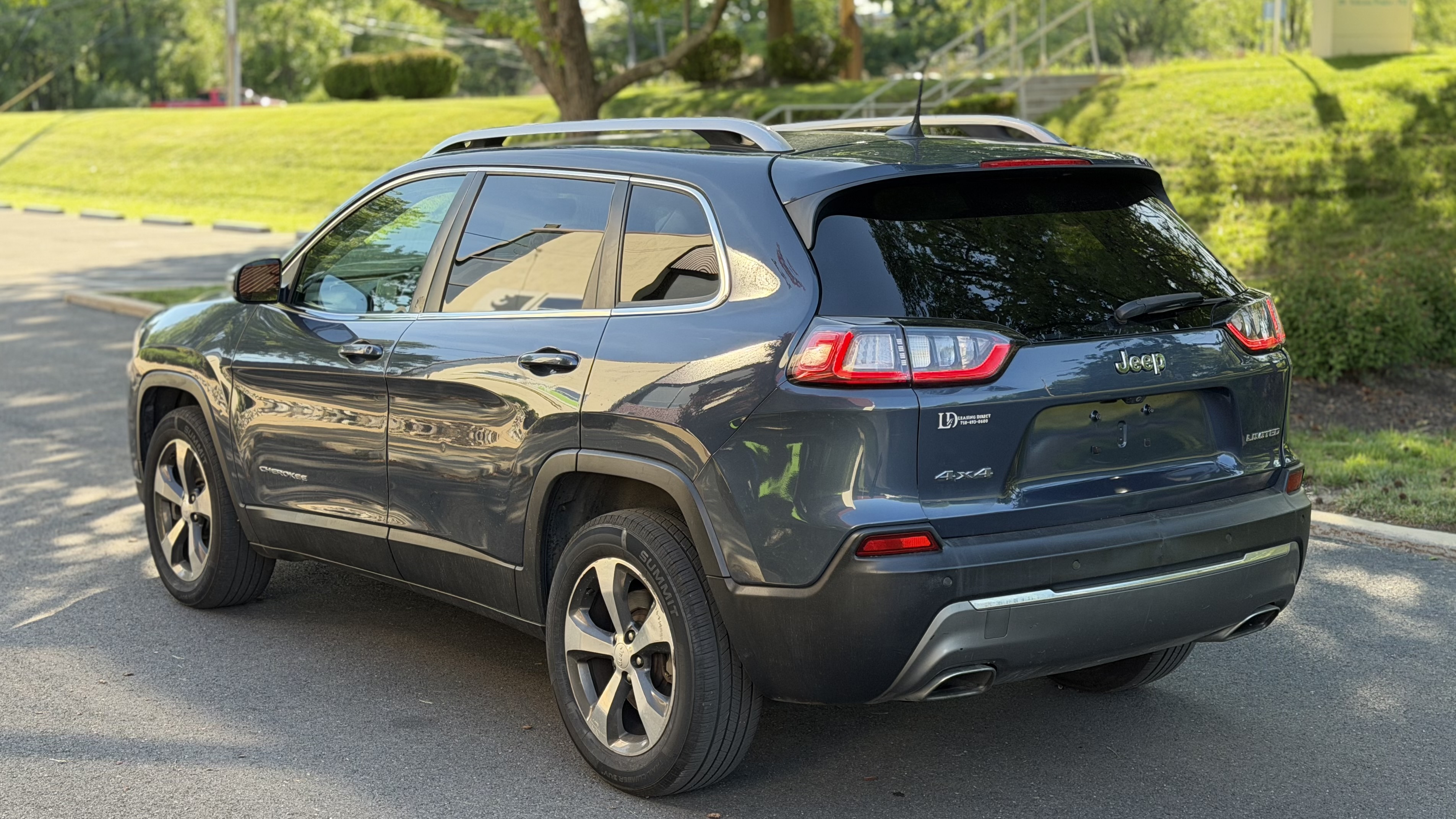 Used 2019 Jeep Cherokee Limited AWD/4WD image 9