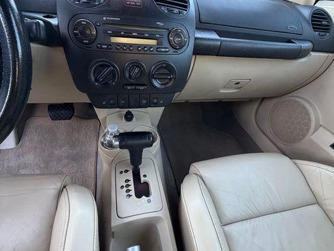 Used 2005 Volkswagen Beetle GLS FWD image 11