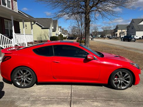 Used 2015 Hyundai Genesis 3.8 image 5