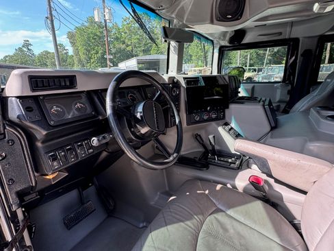 Used 2003 HUMMER H1 Wagon 4D image 9