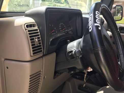 Used 2004 Jeep Wrangler Sahara w/ Dual Top Group image 13