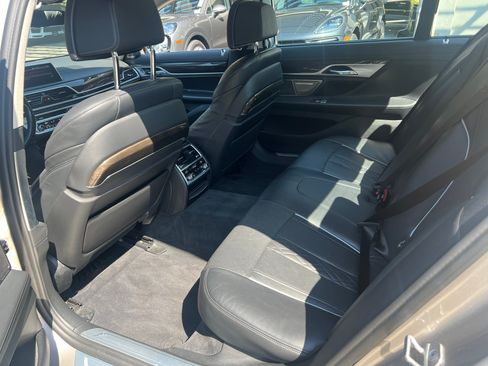 Used 2022 BMW 740i w/ Premium Package image 2