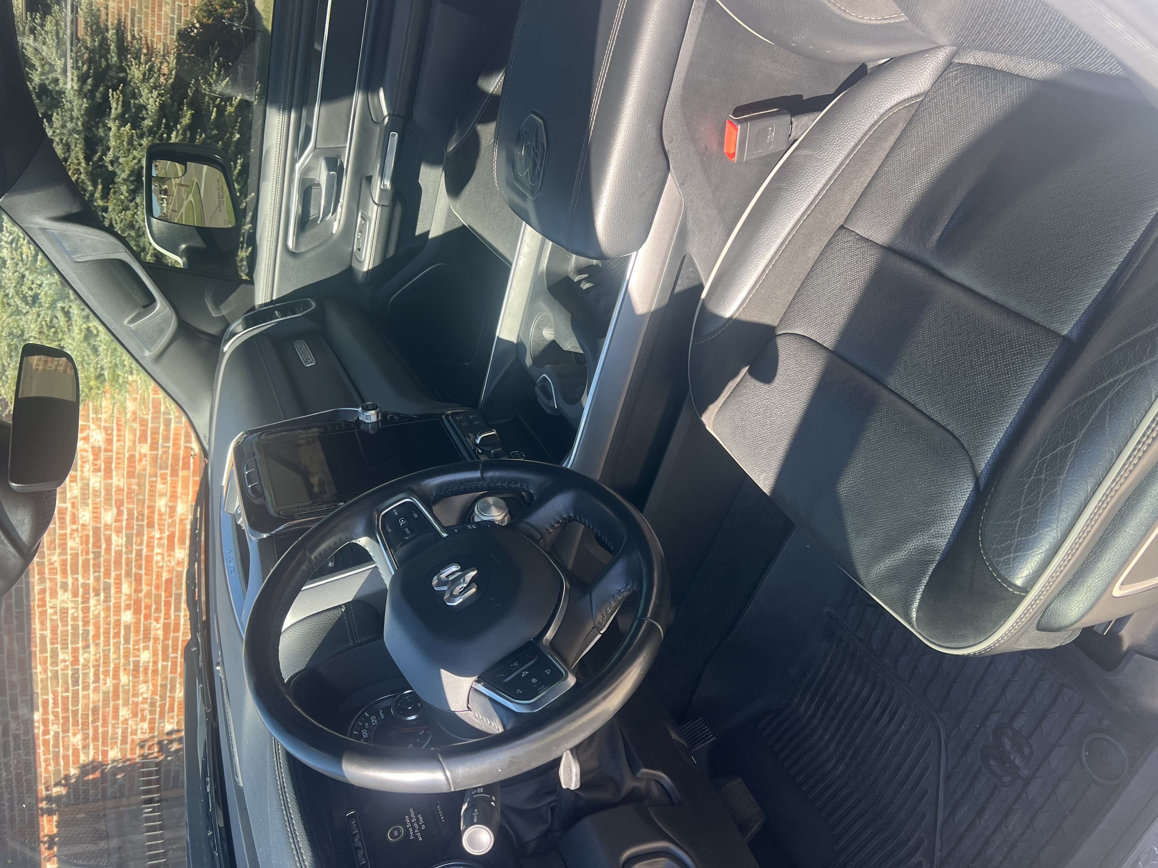 Used 2021 RAM 1500 Laramie w/ Sport Appearance Package AWD/4WD image 4
