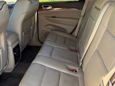 Used 2013 Jeep Grand Cherokee Overland image 4