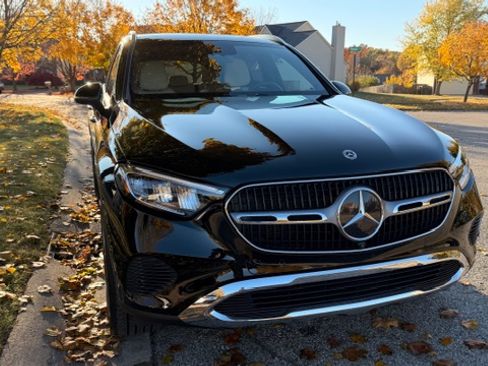 Used 2025 Mercedes-Benz GLC 300 4MATIC image 4