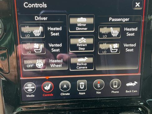 Used 2019 RAM 1500 Laramie AWD/4WD image 22