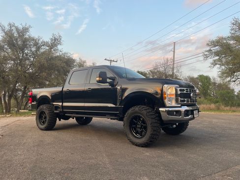 Used 2025 Ford F350 XLT w/ Tremor Off-Road Package image 2