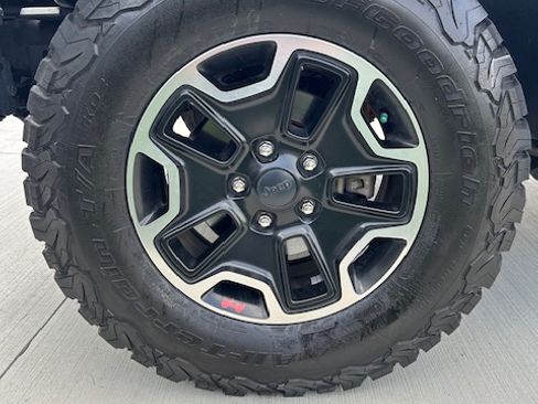 Used 2016 Jeep Wrangler Unlimited Rubicon AWD/4WD image 12