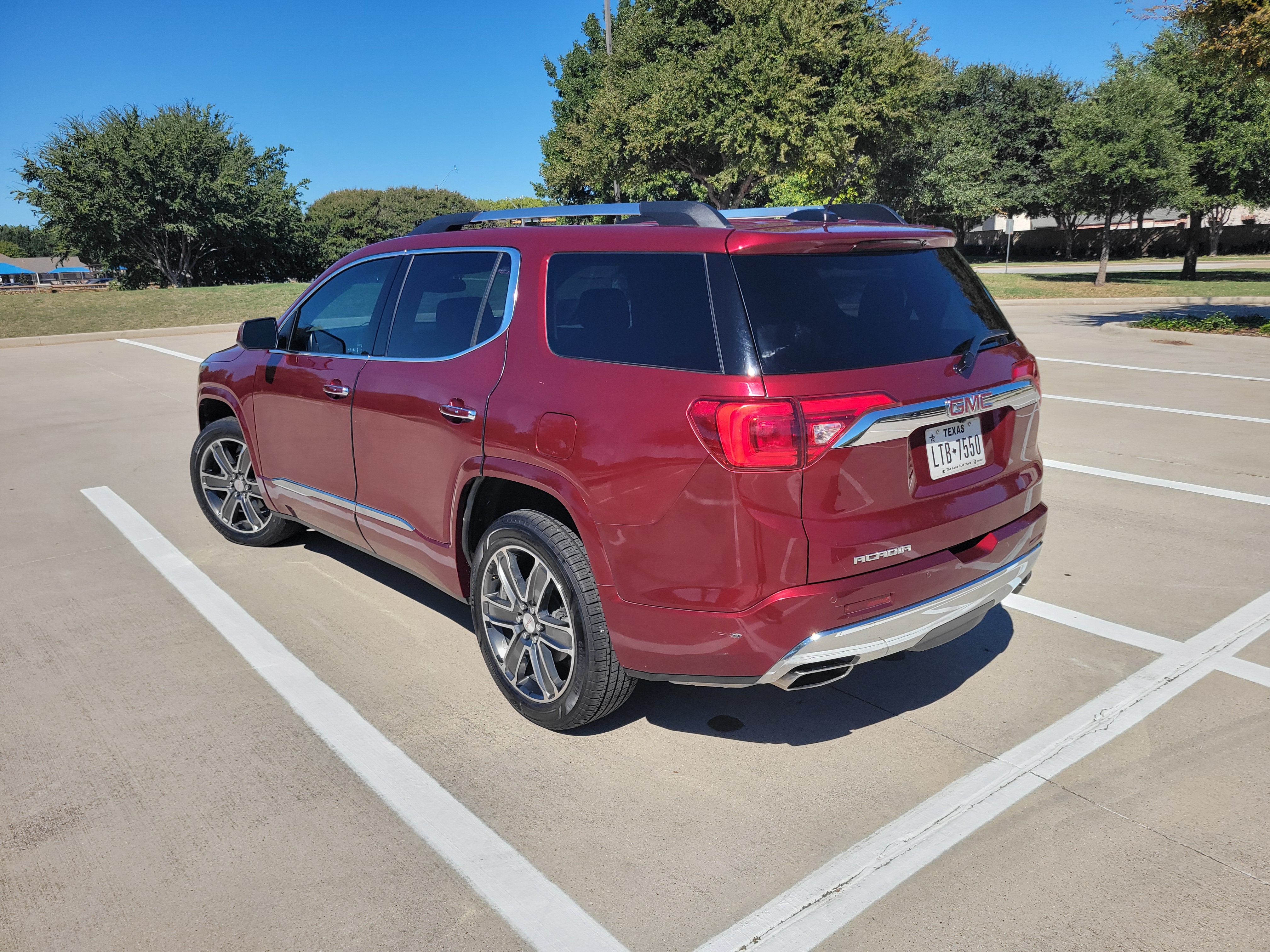 Used 2017 GMC Acadia Denali w/ Technology Package FWD image 6