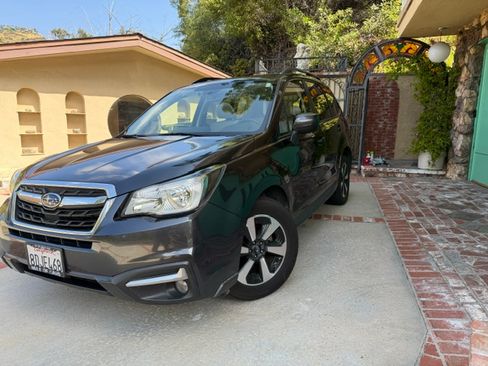 Used 2018 Subaru Forester 2.5i Premium AWD/4WD image 2