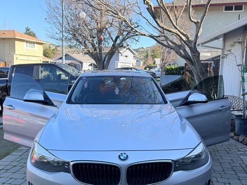 Used 2014 BMW 328i Gran Turismo xDrive image 2