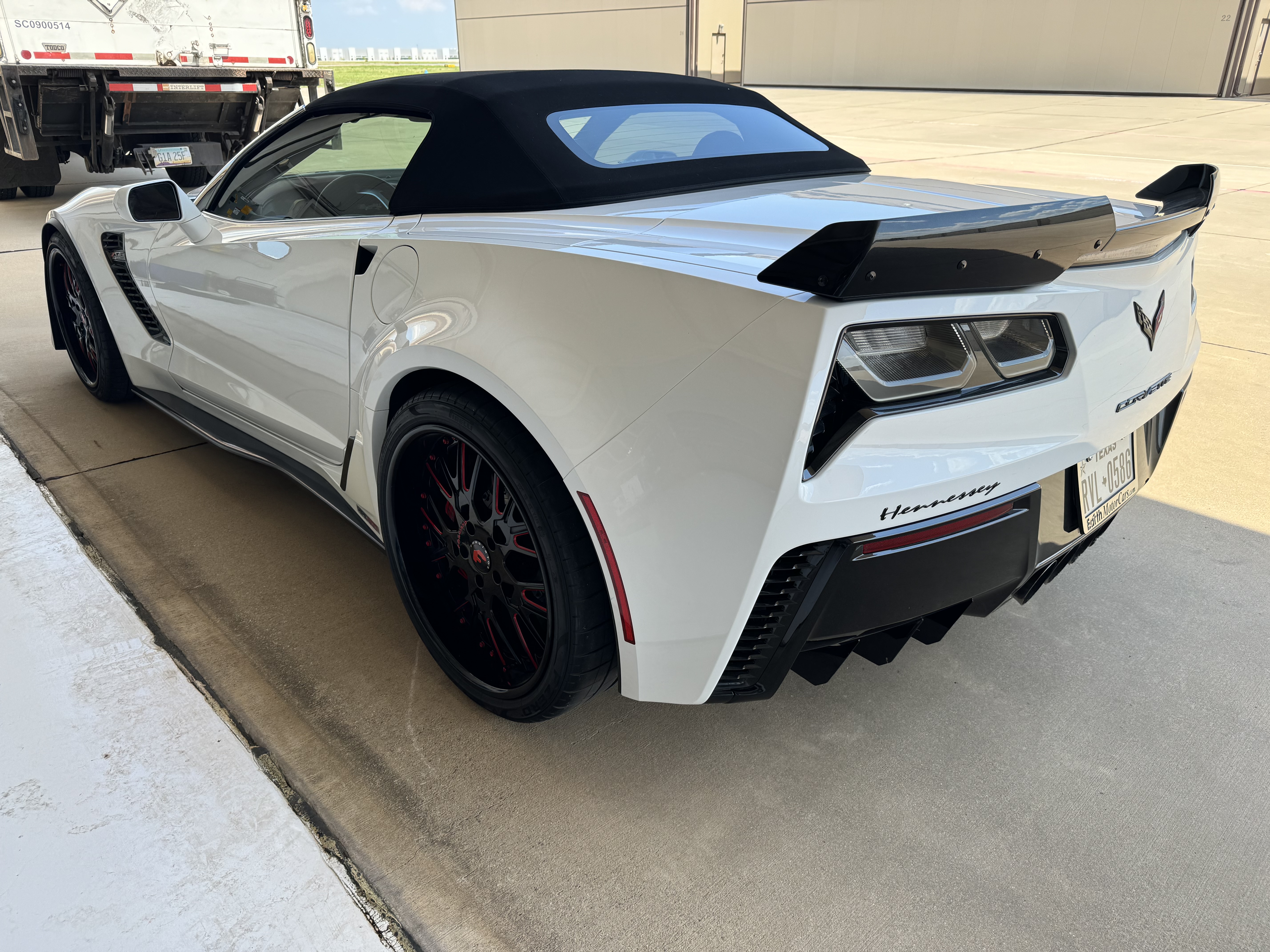 Used 2015 Chevrolet Corvette Z06 w/ 3LZ Preferred Equipment Group RWD image 12