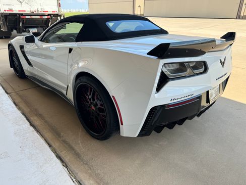 Used 2015 Chevrolet Corvette Z06 w/ 3LZ Preferred Equipment Group RWD image 12