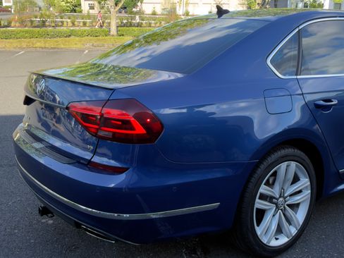 Used 2017 Volkswagen Passat 3.6 SEL Premium FWD image 16