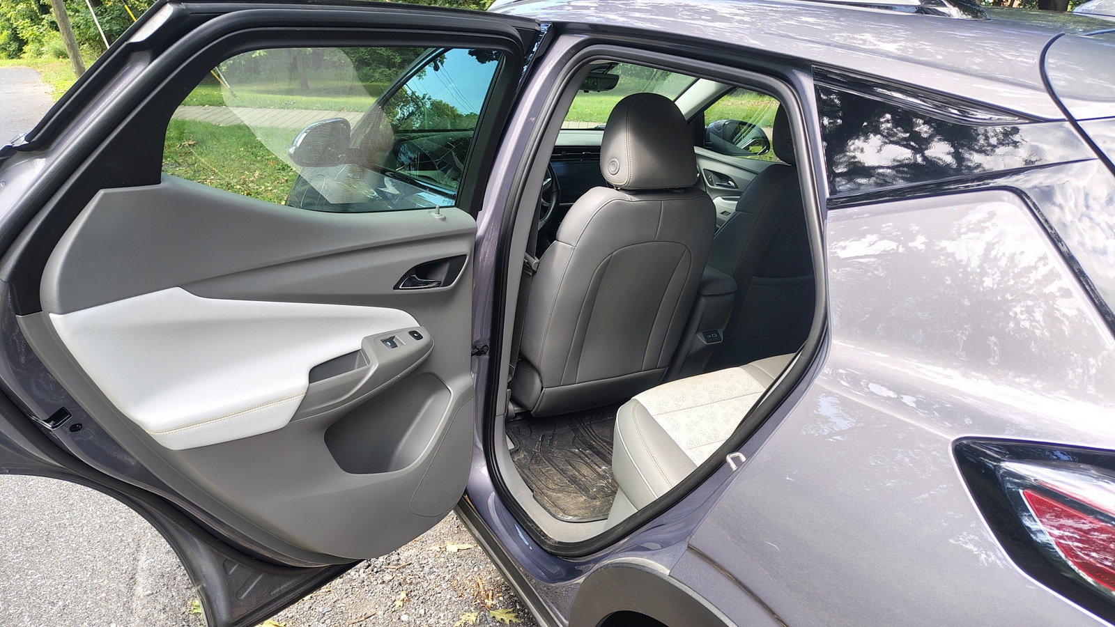 Used 2022 Chevrolet Bolt EUV Premier w/ Super Cruise Package FWD image 11