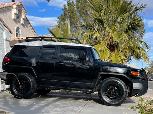 Used 2007 Toyota FJ Cruiser 4WD image 9