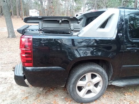 Used 2007 Chevrolet Avalanche LTZ w/ LTZ Preferred Equipment Group image 10