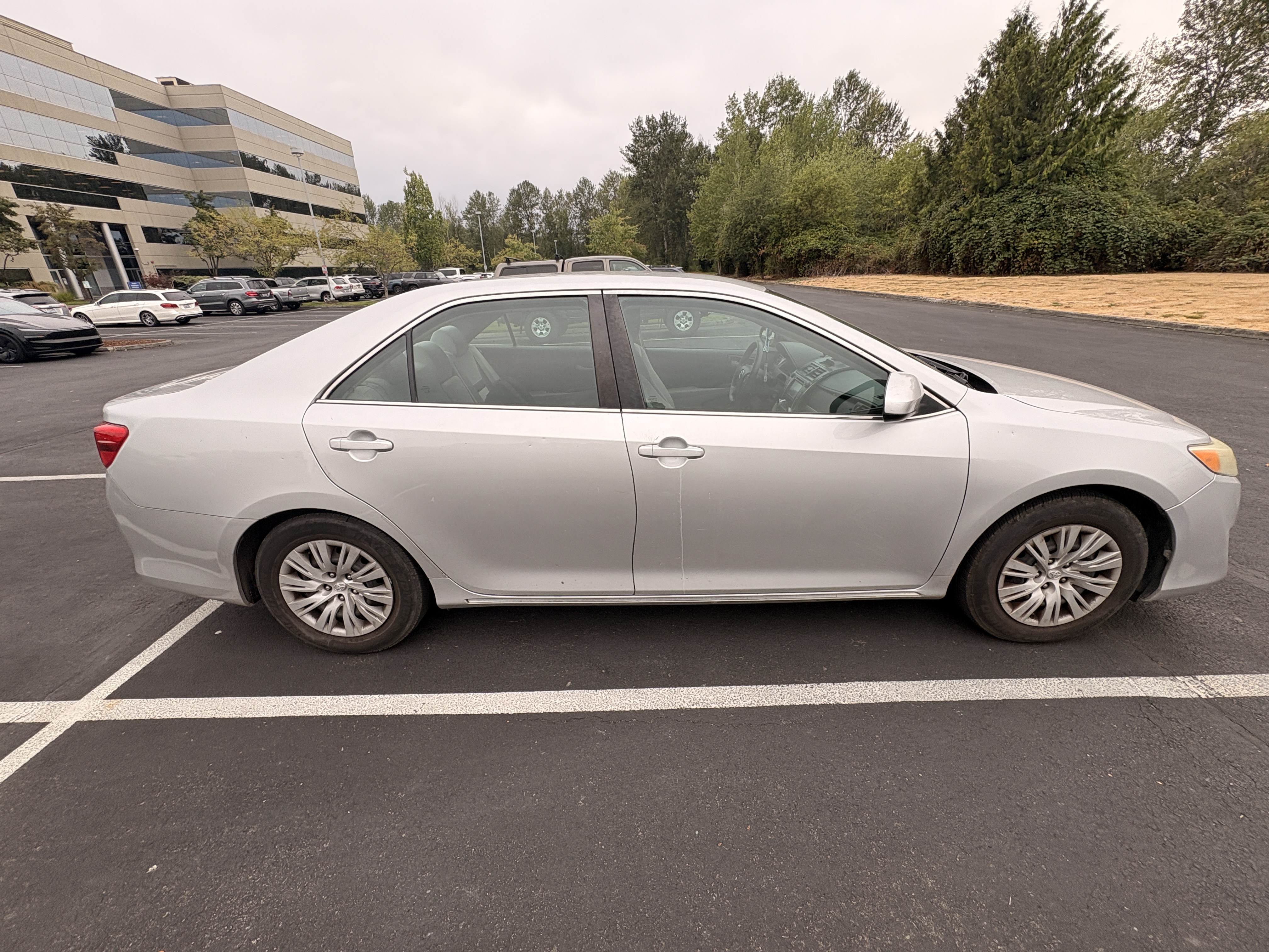 Used 2014 Toyota Camry LE FWD image 10