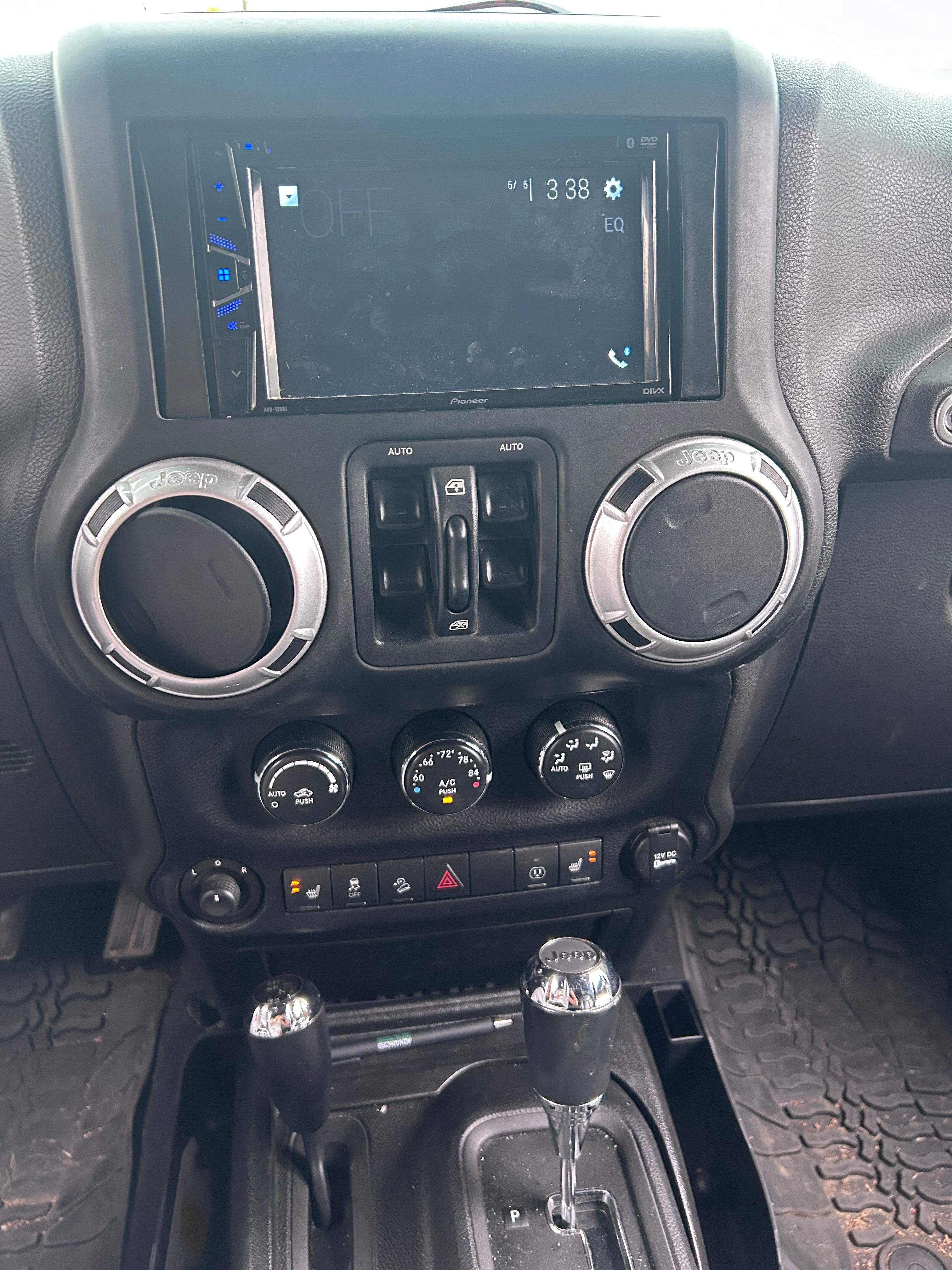 Used 2014 Jeep Wrangler Unlimited Rubicon AWD/4WD image 15