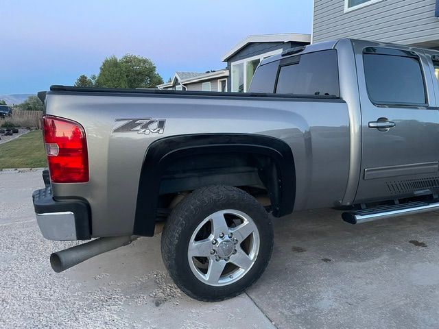 Used 2014 Chevrolet Silverado 2500 LTZ w/ LTZ Plus Package AWD/4WD image 9