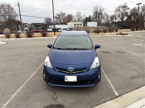 Used 2014 Toyota Prius V Three image 4