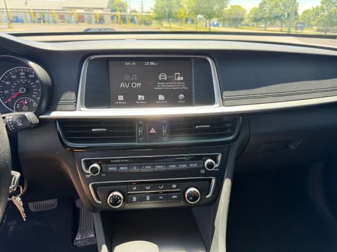 Used 2019 Kia Optima LX FWD image 9