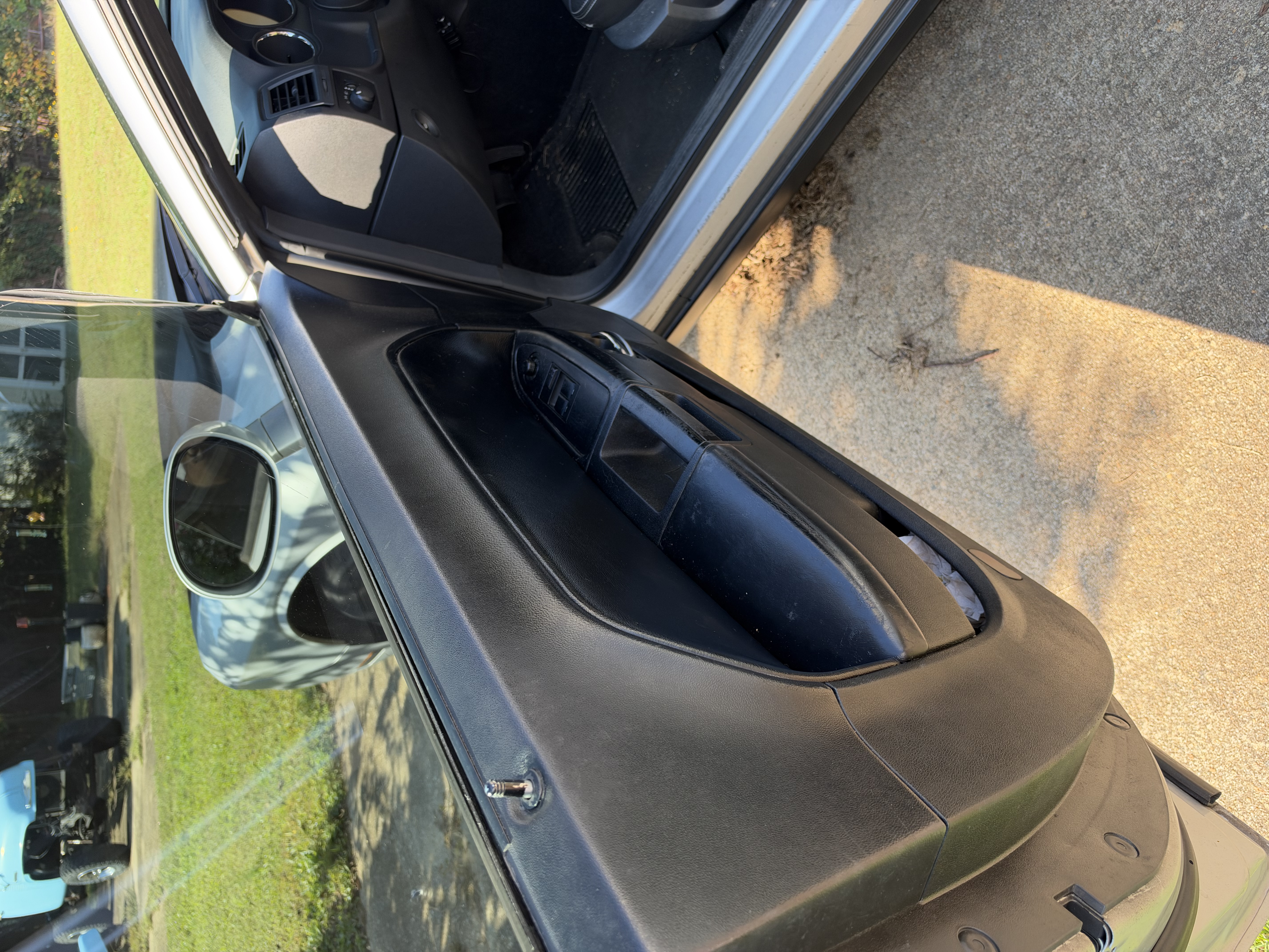 Used 2010 Dodge Challenger SE RWD image 9