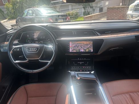 Used 2019 Audi e-tron Premium Plus image 6