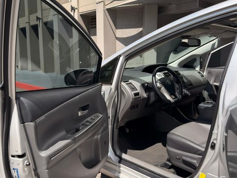 Used 2013 Toyota Prius V Five image 23