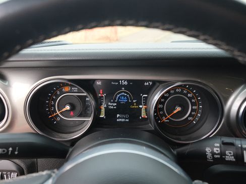 Used 2019 Jeep Wrangler Unlimited Sahara w/ Safety Group image 9