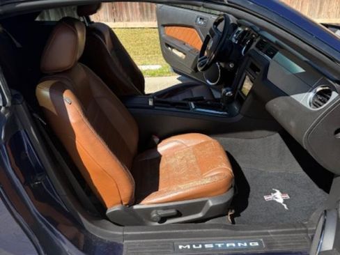 Used 2010 Ford Mustang Premium image 9
