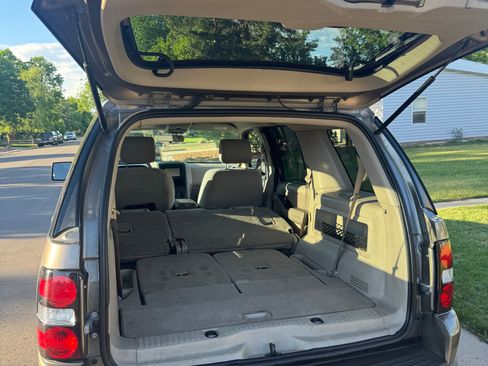Used 2006 Ford Explorer XLT AWD/4WD image 18