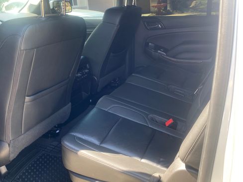 Used 2019 Chevrolet Suburban LT image 6
