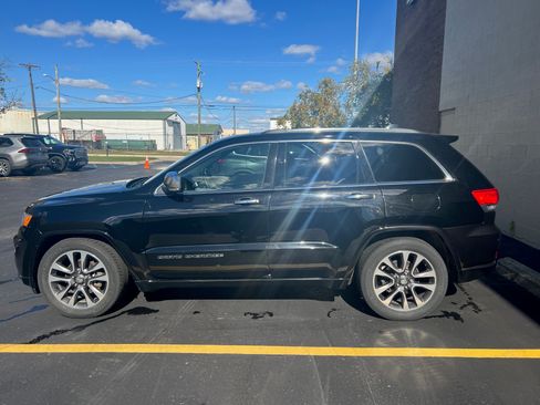 Used 2017 Jeep Grand Cherokee Overland image 2