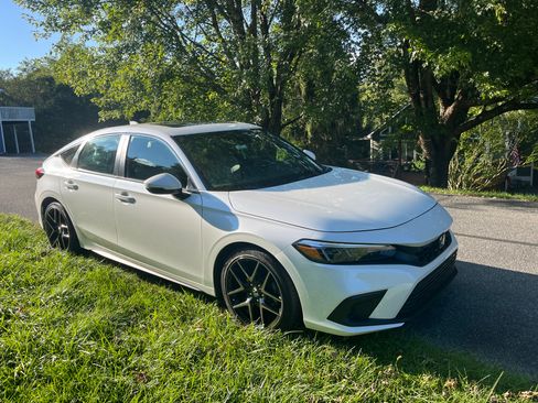 Used 2022 Honda Civic Sport Touring image 2