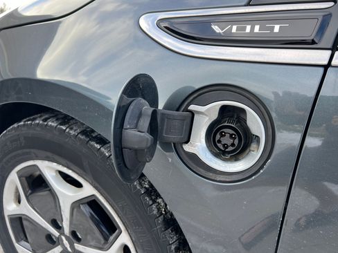 Used 2013 Chevrolet Volt w/ Enhanced Safety Package 2 image 17