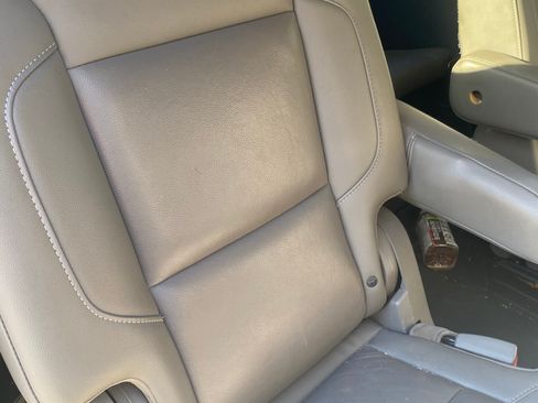 Used 2019 Chevrolet Suburban LT image 11