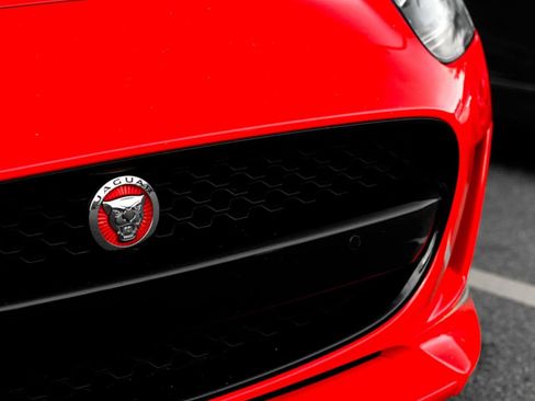 Used 2017 Jaguar F-TYPE Coupe image 8