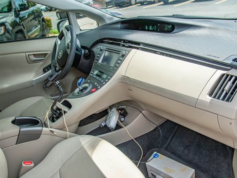 Used 2014 Toyota Prius Two image 14