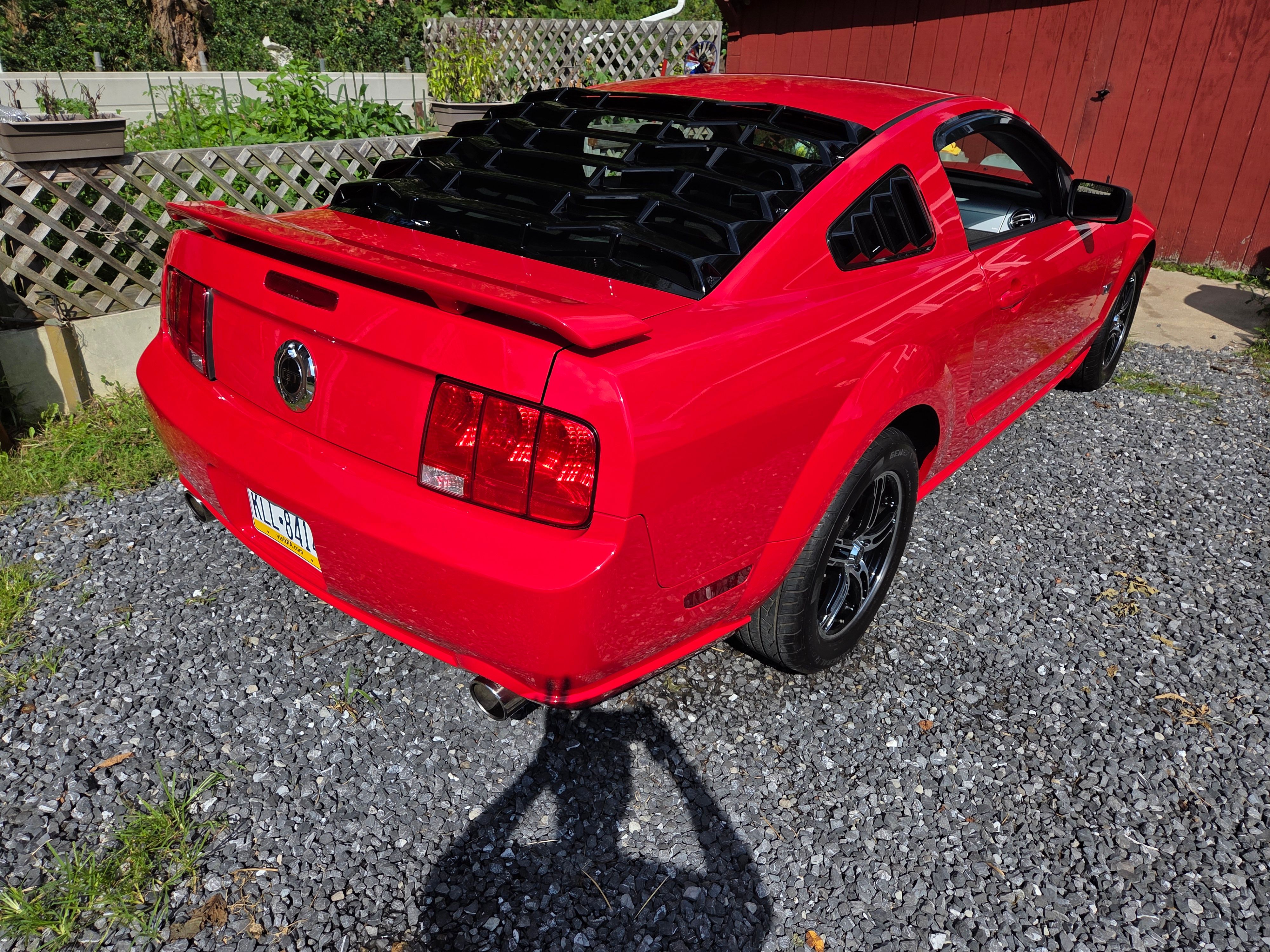 Used 2005 Ford Mustang GT Premium RWD image 2