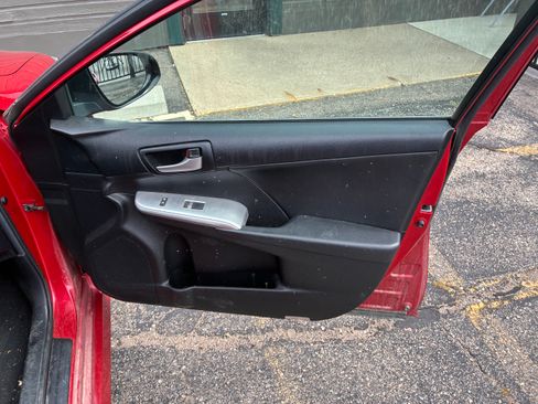 Used 2014 Toyota Camry FWD image 4