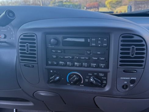 Used 2002 Ford F150 Short Bed 4D image 16