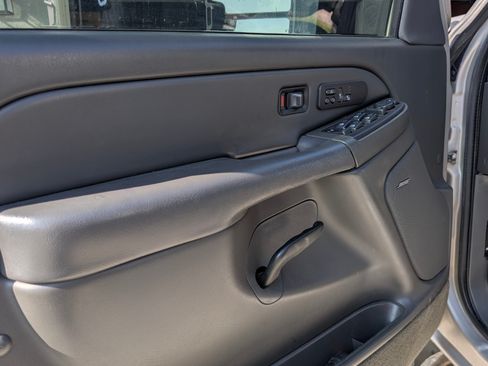 Used 2005 Chevrolet Silverado 2500 LT w/ Heavy-Duty Power Package image 30