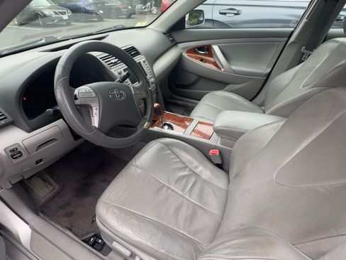 Used 2011 Toyota Camry XLE w/ SE/XLE Extra-Value Pkg FWD image 6