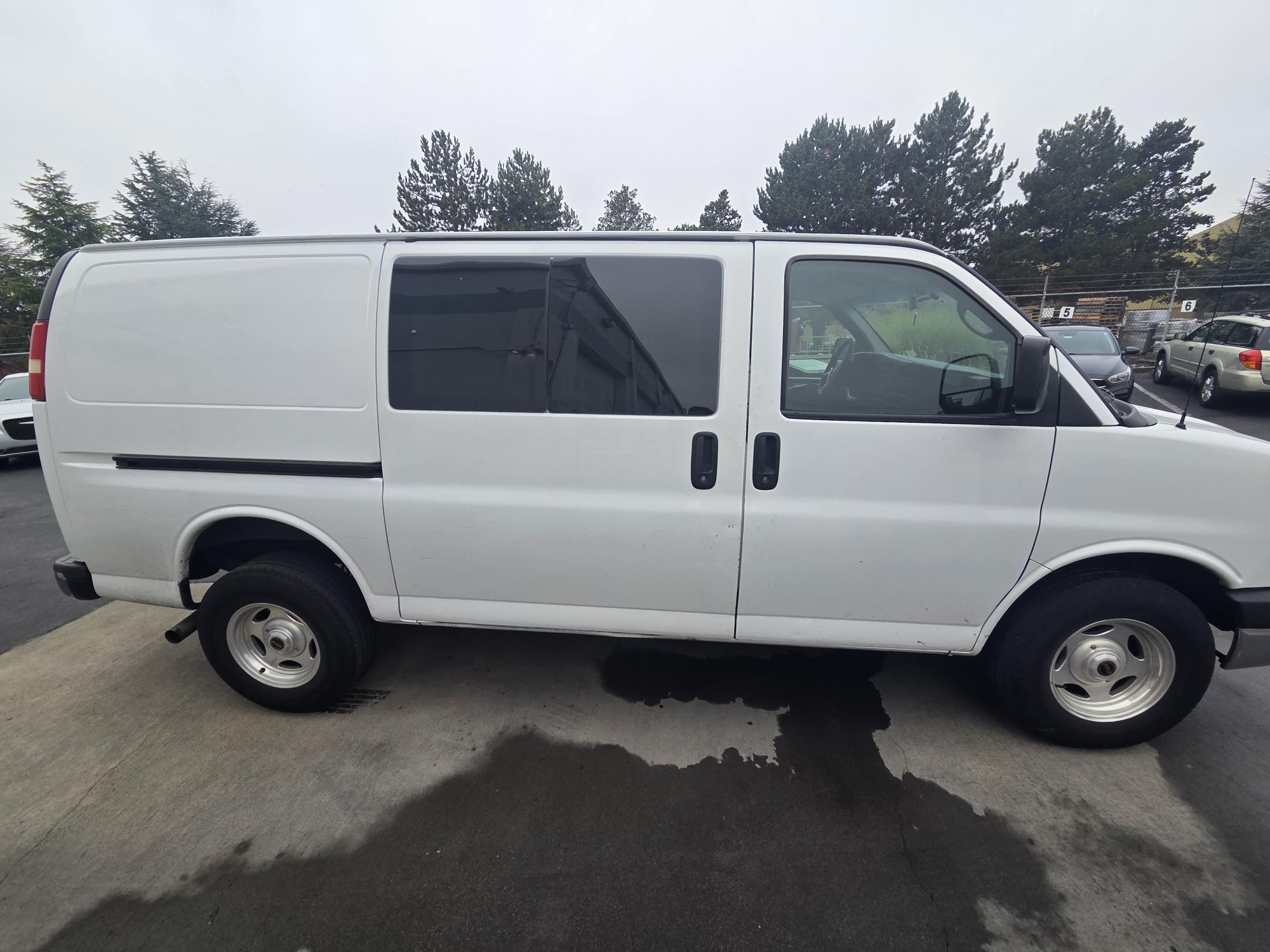 Used 2015 GMC Savana 2500 w/ Chrome Appearance Package RWD image 11